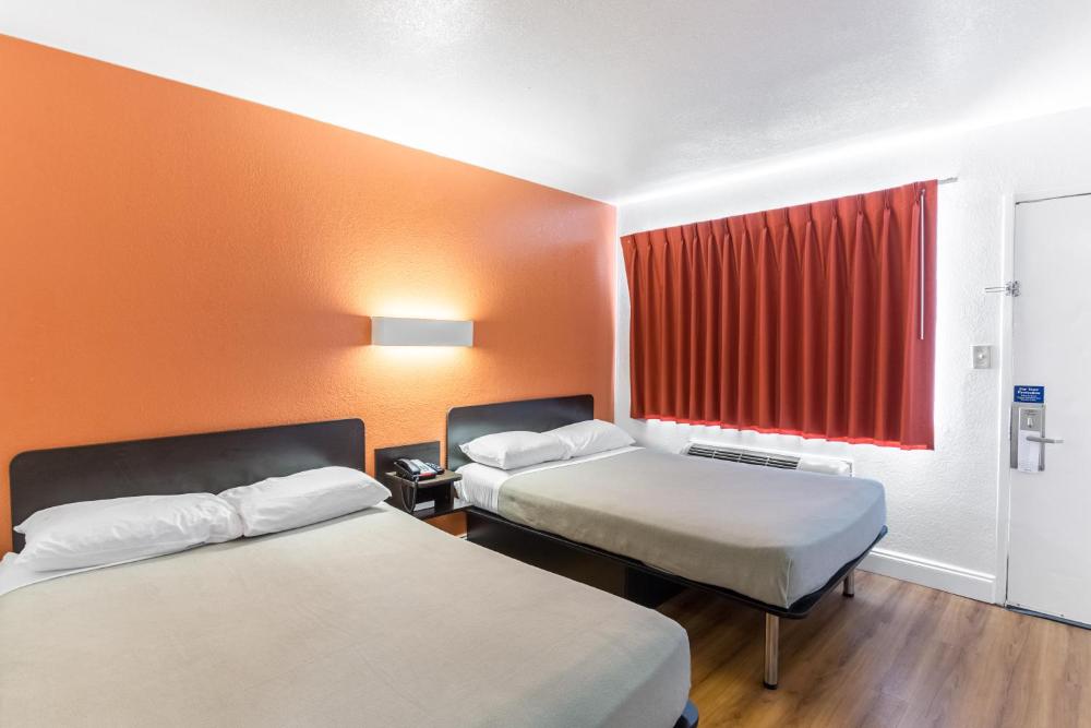 Double Room with Two Double Beds - Non-Smoking interior